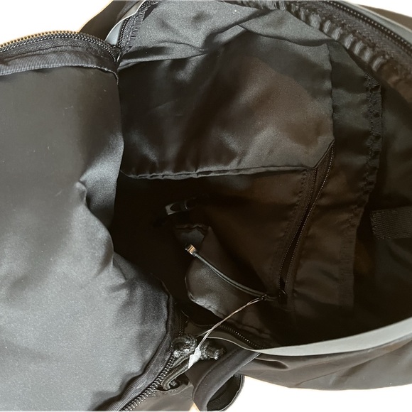 Lululemon small black backpack 🎒 nwot - Picture 10 of 11